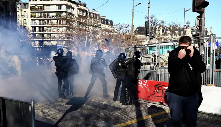 مواجهات عنيفة بين الشرطة ومتظاهرين مناهضين لمشروع تخزين مياه الري في فرنسا