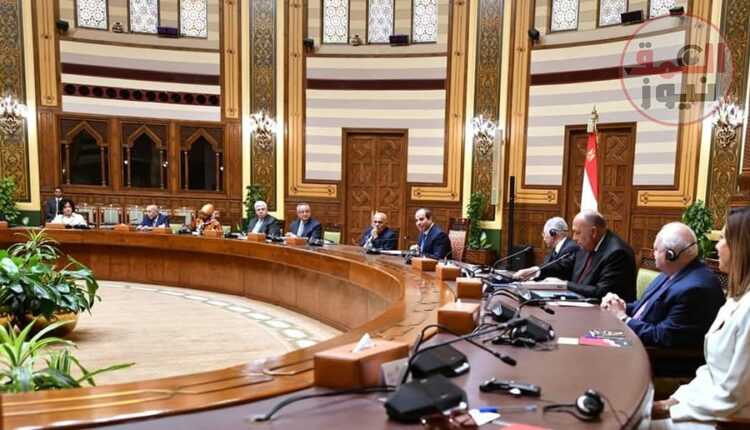 السيد الرئيس يلتقى أعضاء مجلس أمناء مكتبة الإسكندرية
