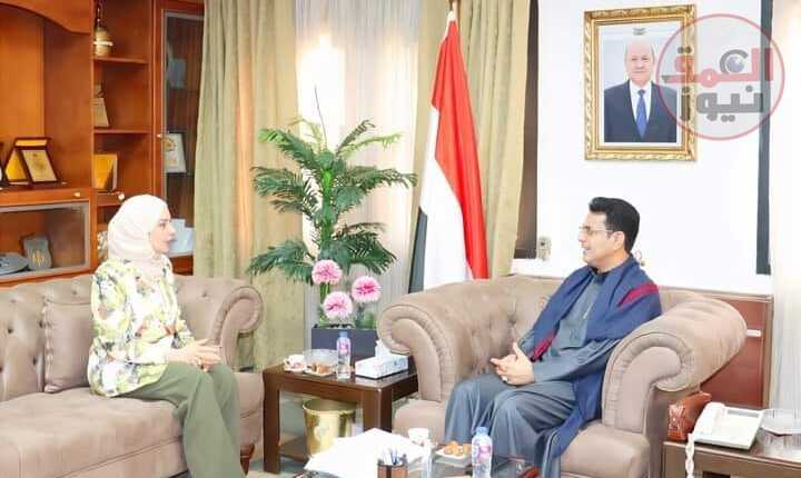 السفير اليمني لدي القاهرة يعقد جلسة مباحثات مع سفيرة البحرين