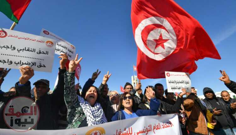 أنصار "الاتحاد العام التونسي للشغل" يتظاهرون تنديدا بالوضع الاقتصادي