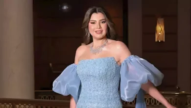 تذكرت الفنانة رانيا فريد شوقي شقيقتها المنتجة الراحلة ناهد فريد شوقي، خلال حضورها فعاليات مهرجان أسوان لأفلام المرأة. وقالت رانيا على هامش المهرجان في لقائها مع برنامج "سينماتك" المعروض على قناة SBC: "ناهد اتكرمت في مهرجان أسوان، وكانت منتجة شاطرة جدًا، تجيد اختيار المواضيع، وكانت إنسانة محبة للحياة ودمها خفيف جدًا". وأضافت: "في أيامها الأخيرة، كنت بقول لها مش ممكن، أنا بدأت أشوف بابا قدامي، مش بس في الشكل، لكن كمان في الشخصية". وانطلقت فعاليات المهرجان مساء يوم الجمعة 2 مايو، والذي يحتفي بـ "كوكب الشرق – أم كلثوم" بمناسبة مرور 50 عاما على رحيلها، بحضور الدكتور أشرف صبحي وزير الشباب والرياضة، واللواء أشرف عطية محافظ أسوان، إلى جانب نخبة من النجوم، منهم داليا البحيري، سلوى محمد علي، ومحمد عادل. وكرم المهرجان النجمة السورية كندة علوش لما قدمته من أدوار عبرت عن المرأة وقضاياها، وأكدت أنها تعيش في مصر منذ ١٥ عاما وأنها تعتز ببلدها مصر كما تعتز ببلدها سوريا وقالت إنها تشعر بالسحر كل مرة تحضر فيها إلى أسوان. وكرم المهرجان النجمة المصرية لبلبة التي قالت إنها فخورة بتكريمها في دورة سيدة الغناء العربي أم كلثوم وقالت إنها في ٩٧ فيلما كانت حريصة على تقديم رسالة للجمهور وقدمت الشكر لأهالي أسوان.